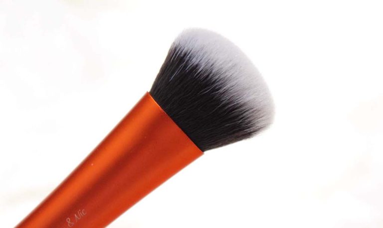 Brushing Beauty: Navigating the World of Makeup Tools and Accessories